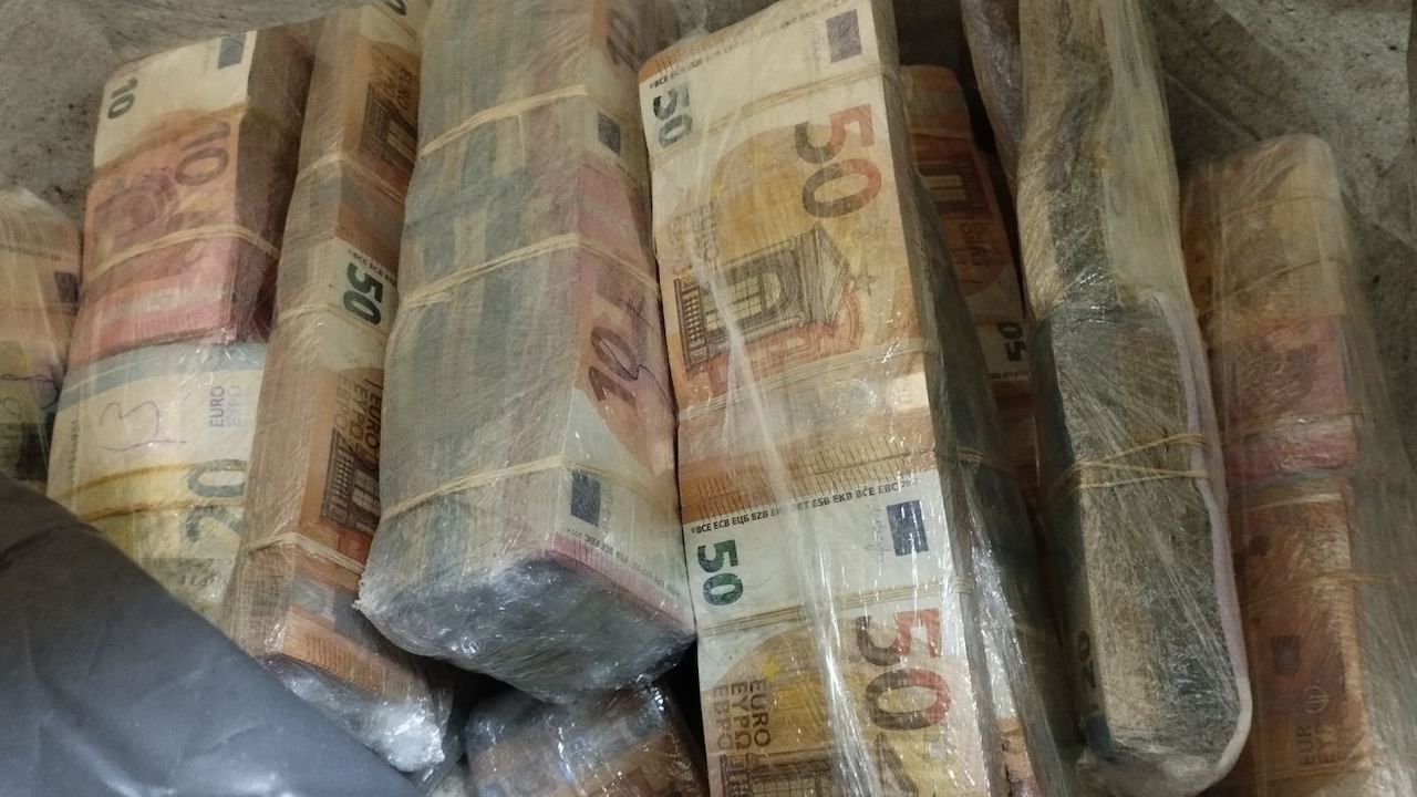 Откриха валута на стойност 1.3 млн. лв. на Капитан Андреево