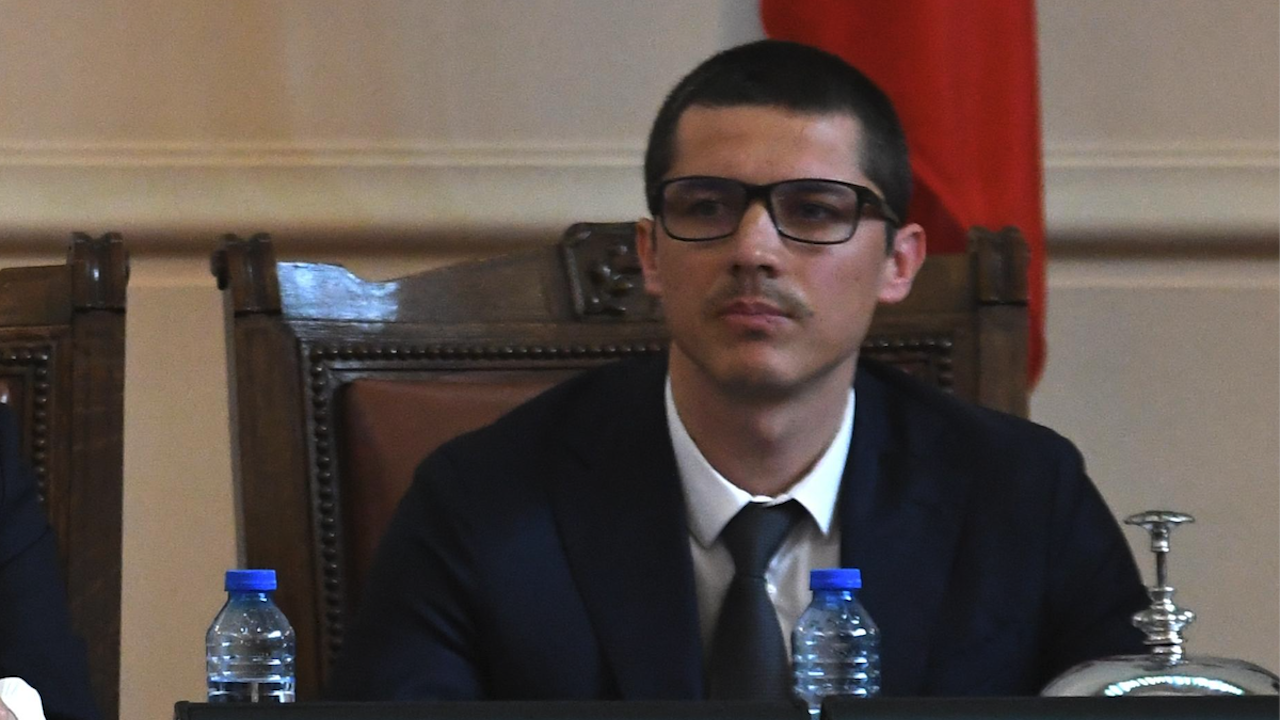 Искри в парламента заради искането на оставката на зам.-председателя Мирослав Иванов