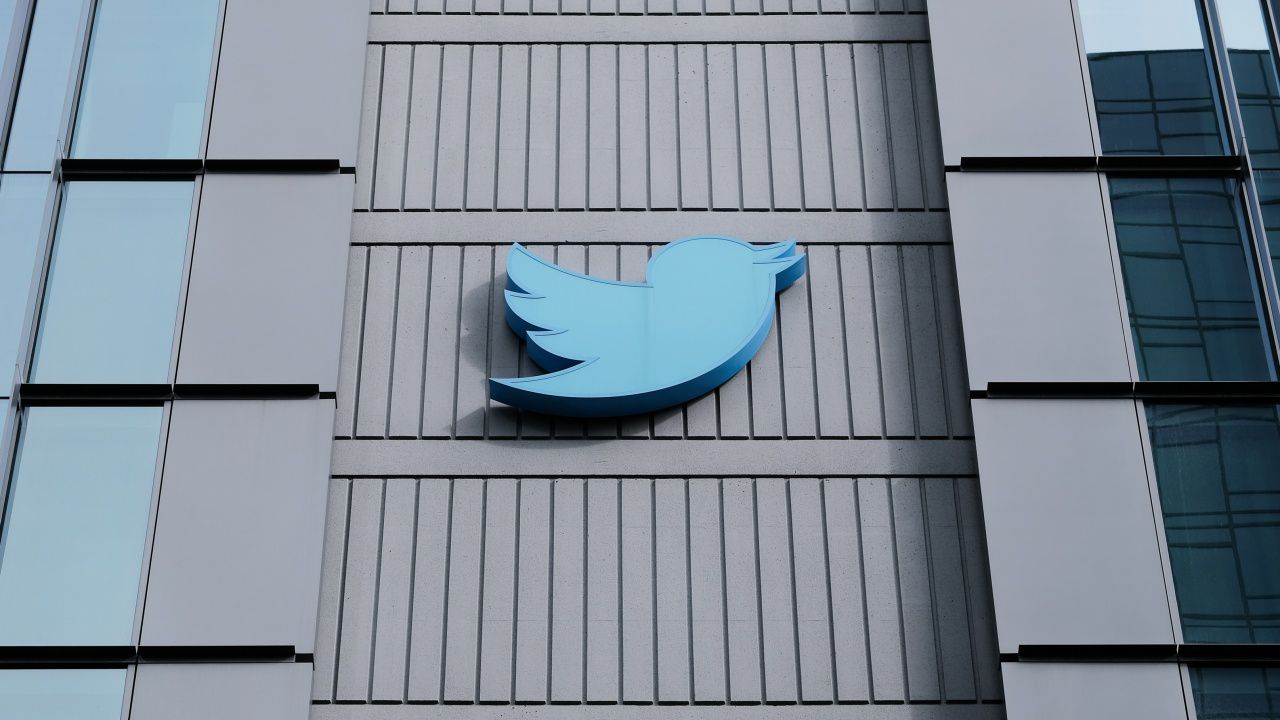 Twitter изтри акаунтите на водещи журналисти