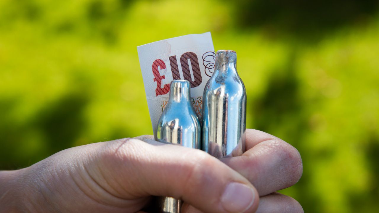 Българските ученици пробват за първи път наркотици на 14 години