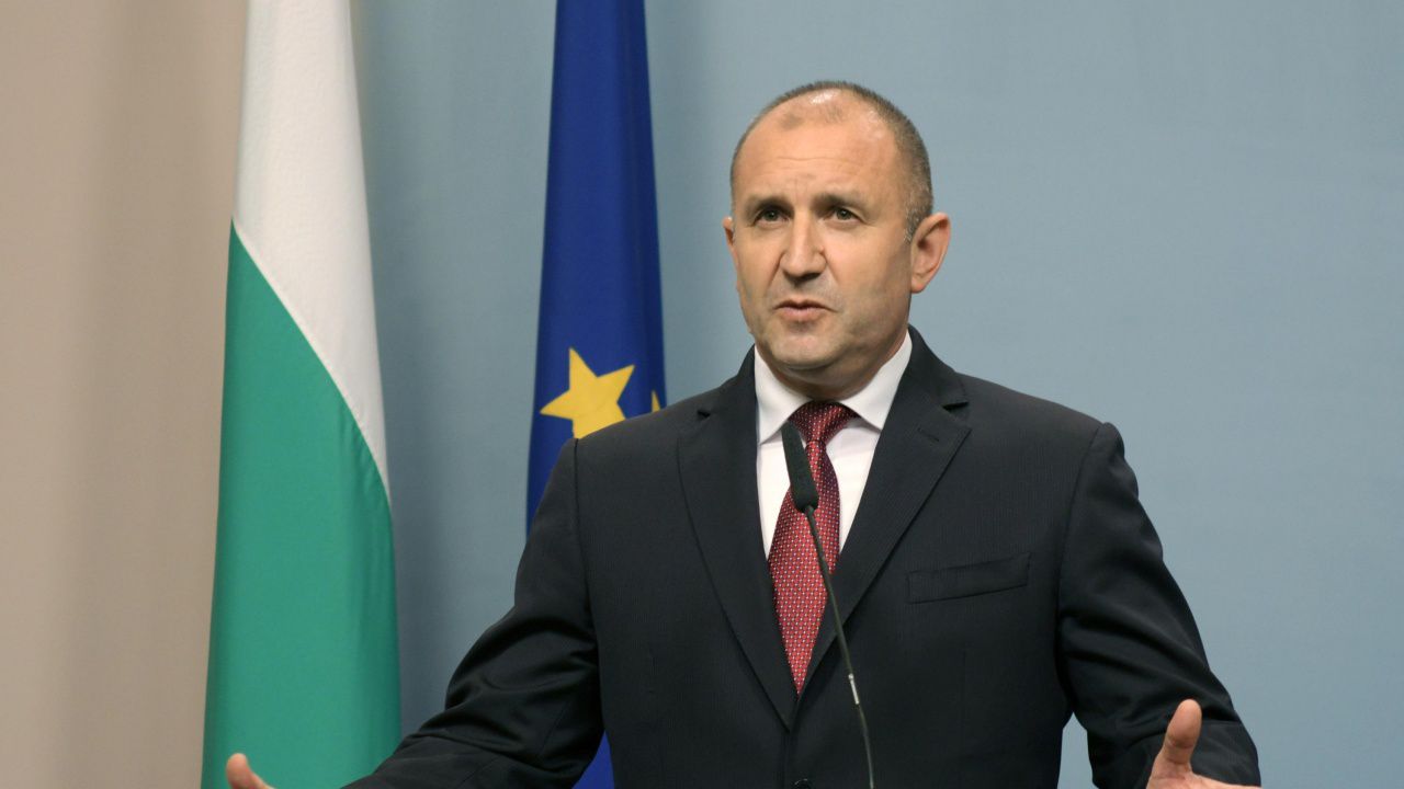 Радев събира министрите заради новите Ковид мерки