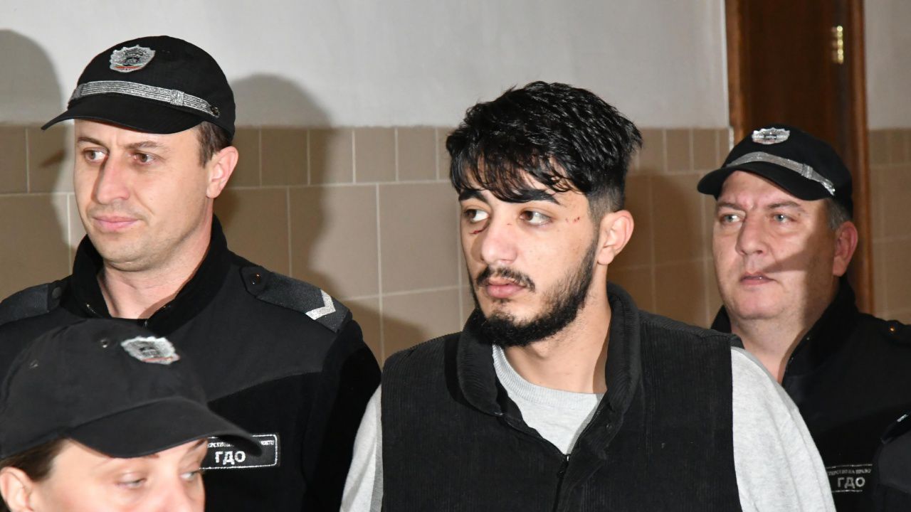 Вижте сириеца Ахмад, предложил 10 000 евро на полицаи