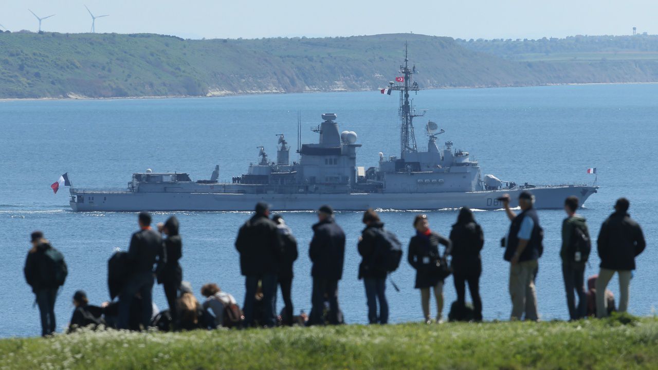 Гърция купува три фрегати "Белхара" от Франция