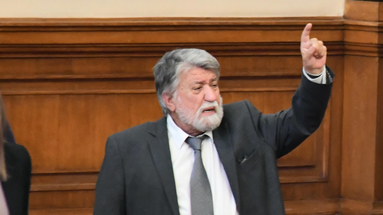 Рашидов отново трогна колегите си! Съобщи им, че жертва част от останали  му години в името на Родината