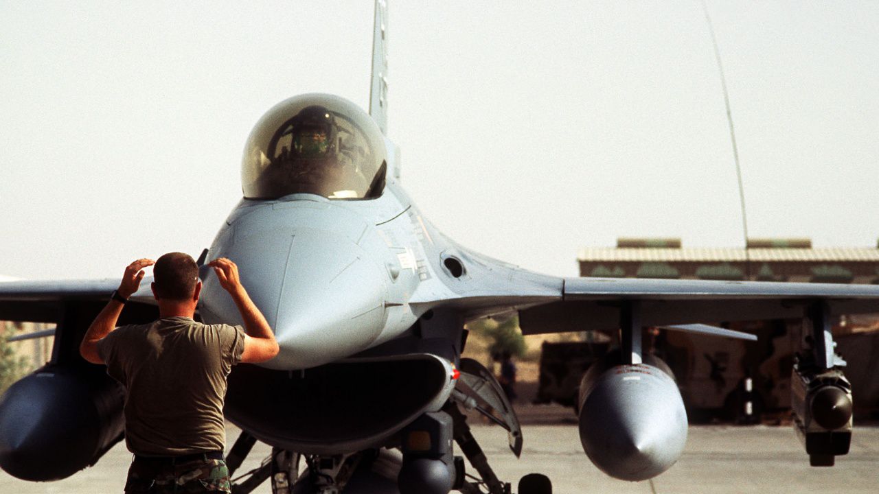 Ескадрила изтребители F-16 се мести от Германия в Румъния
