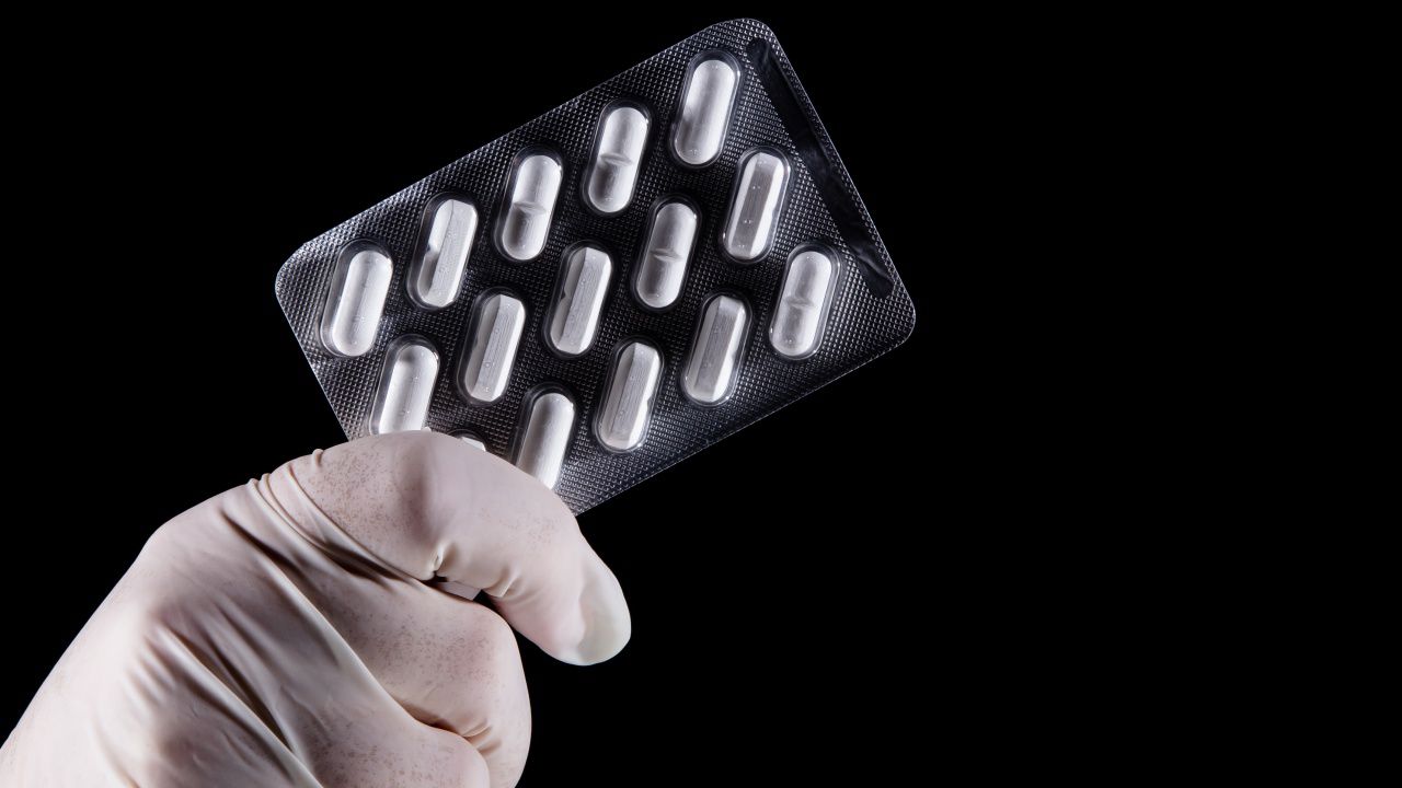 Великобритания одобри първа в света лекарството срещу COVID-19 на Merck