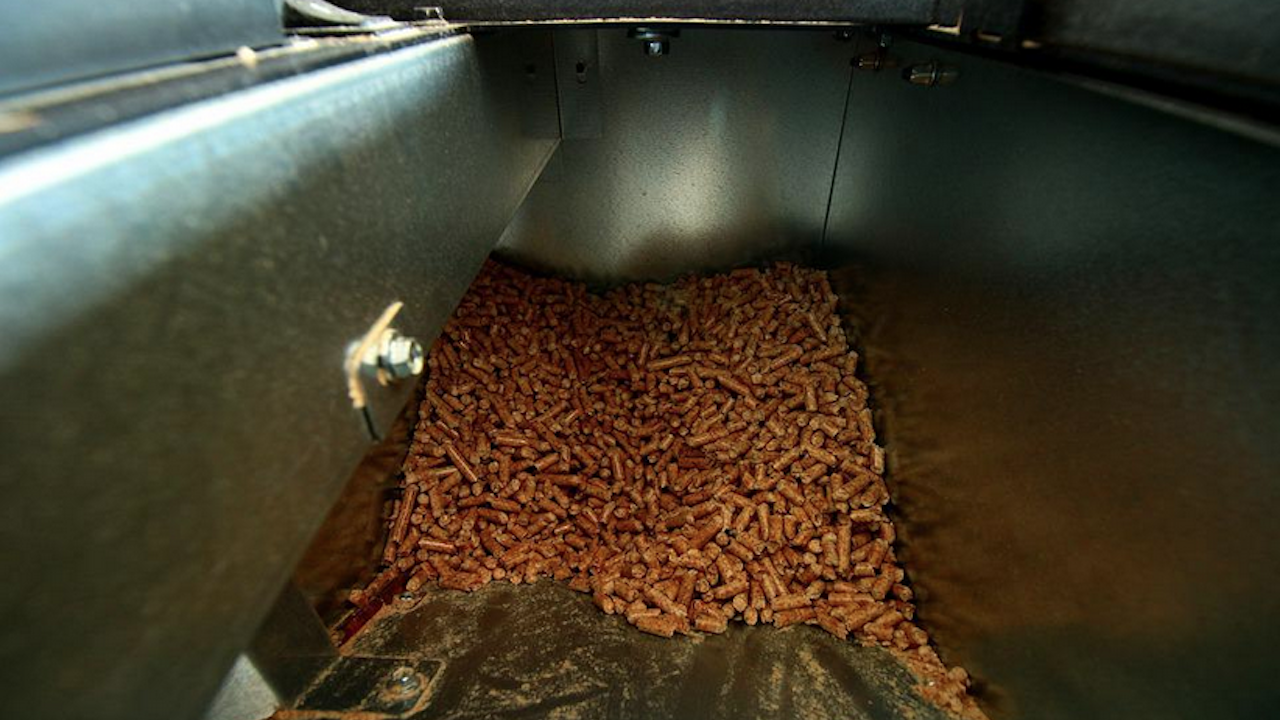 Цената на пелетите расте, а фабрики спират производството им