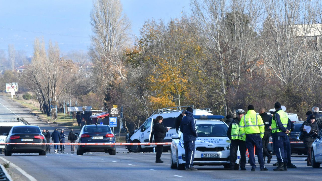 Прокуратурата с подробности за мелето с мигрантския бус в Казичене