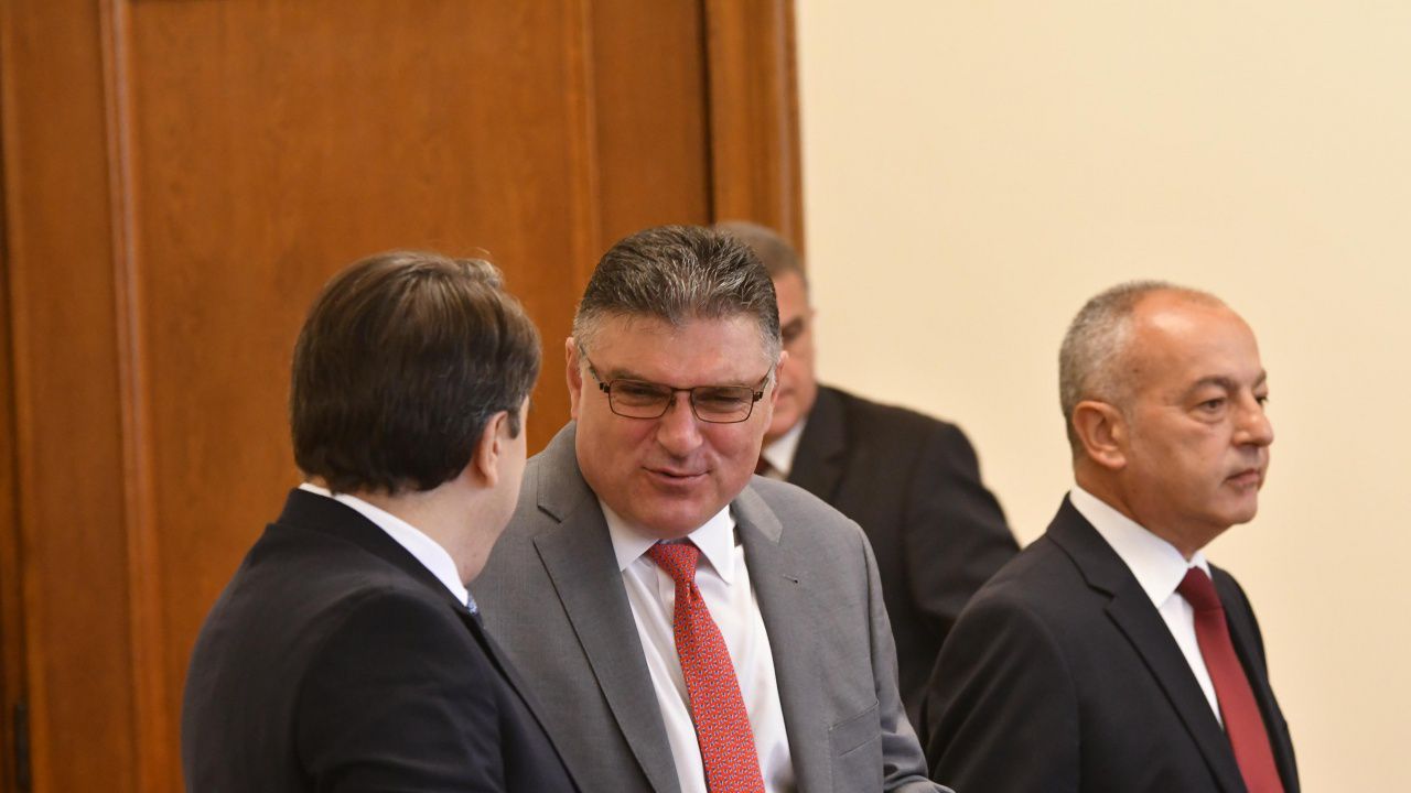Министър Панайотов призова служителите в армията да се ваксинират срещу COVID-19