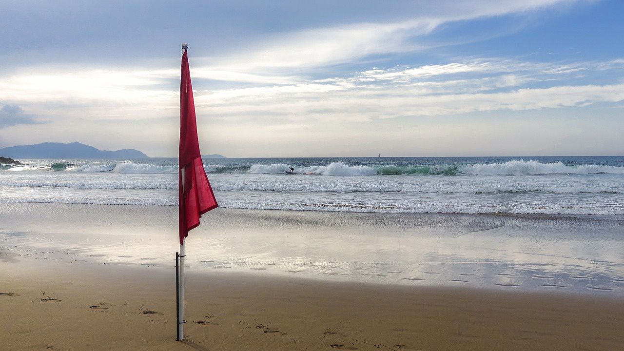 Спасители от плажа в Слънчев бряг: Не сме били туристи, поляците бяха пияни!