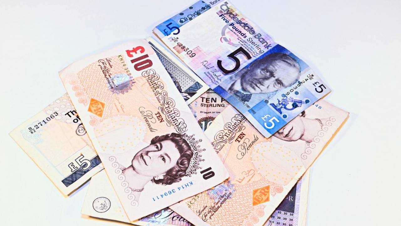 Британският облигационен пазар и паундът реагираха положтелно на избирането на Сунак за премиер