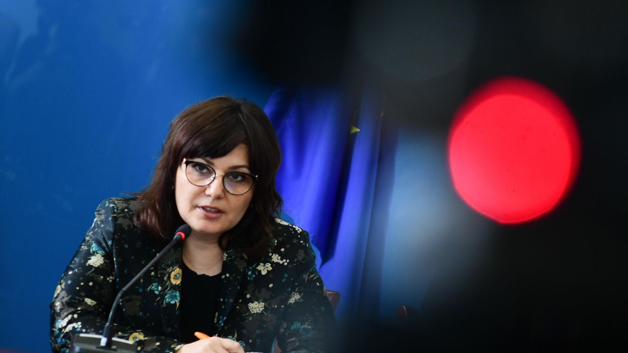 Министър Сербезова: Посрещаме 7 април с надеждата, че най-трудните моменти са останали зад гърба ни