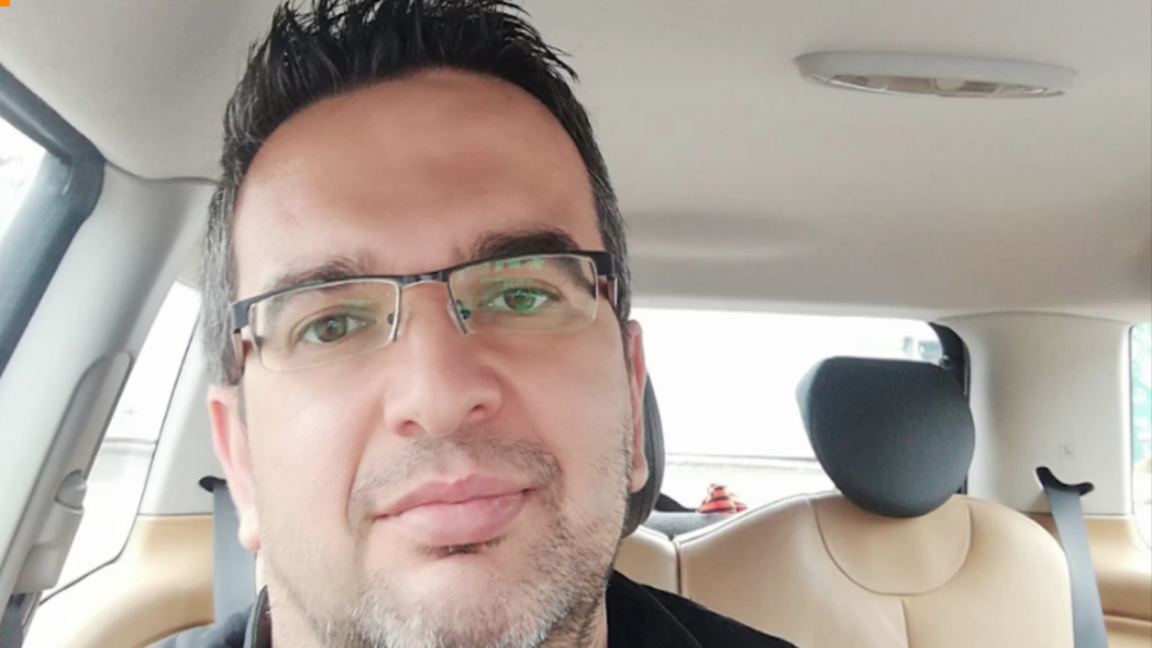 Бащата на Александър: Добре е, гушна се в мен