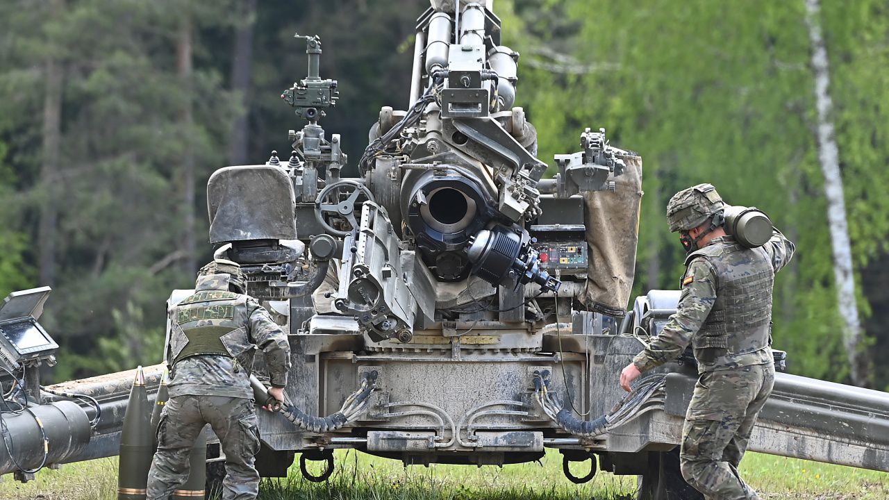 Австралия доставя на Украйна гаубици и боеприпаси