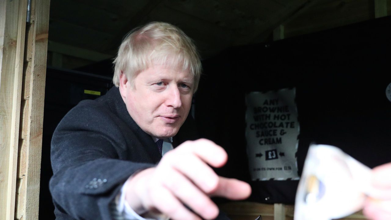 Нов скандал, този път с дъх на алкохол, сполетя кабинета на Борис Джонсън