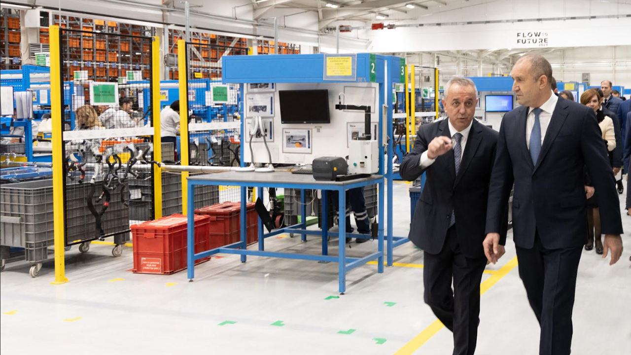 Румен Радев откри високотехнологичен завод за автомобилни компоненти във Враца