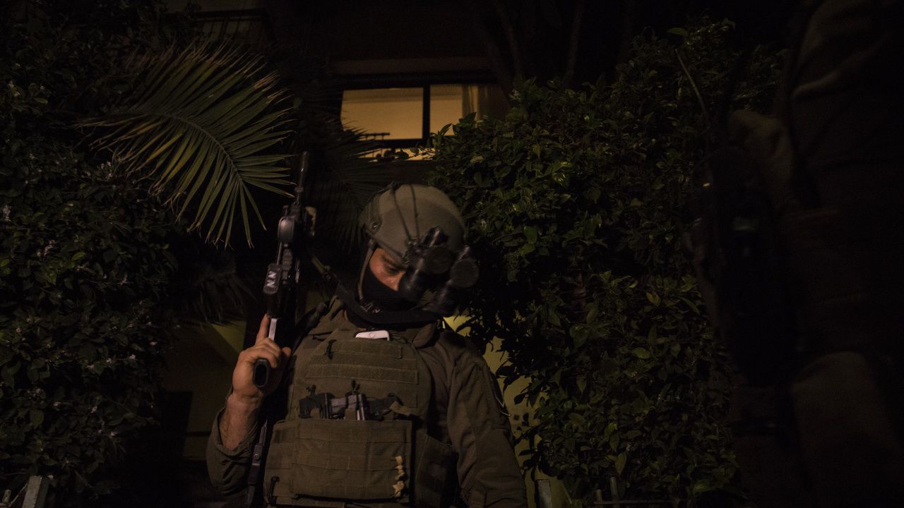 Палестински тийнейджър беше застрелян при израелска операция на Западния бряг