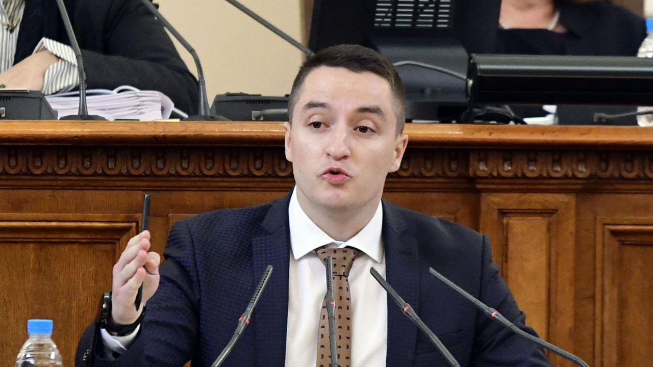 Изключиха Явор Божанков от ПГ на БСП