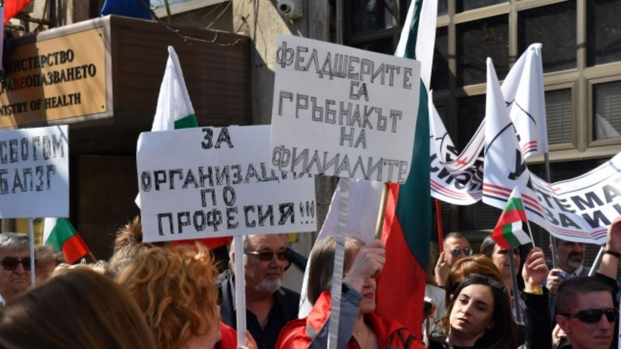 Александър Александров за novini.bg: Фелдшерите работим нелегално, ама крепим спешната помощ в България! Това е пълен абсурд!