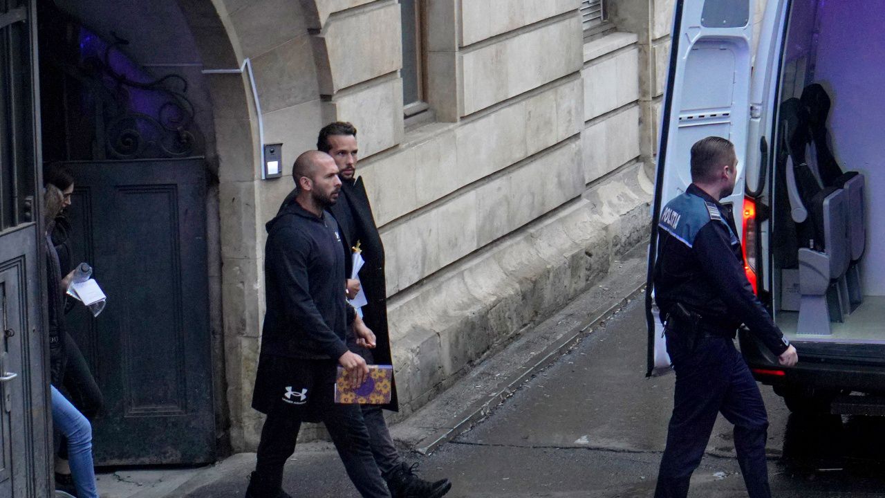 Андрю Тейт остава в ареста в Румъния