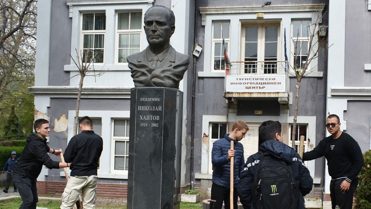 Община Асеновград проведе акция за засаждане на дървета