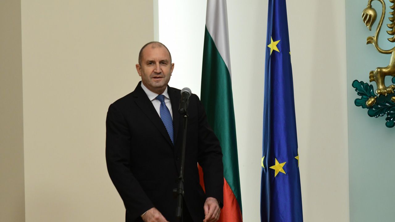 Румен Радев се среща с работодателски организации заради цената на природния газ