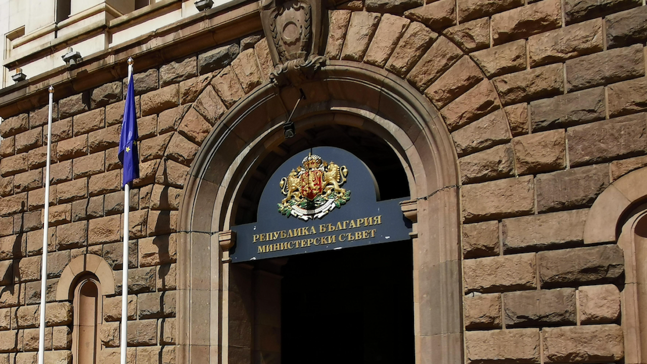 Правителството е изискало информация по казуса с камиона, избухнал на Кримския мост
