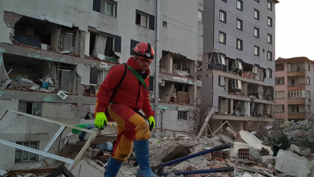 Българските герои в Турция спасиха жена, стояла повече от 135 часа под развалините в центъра на Антакия