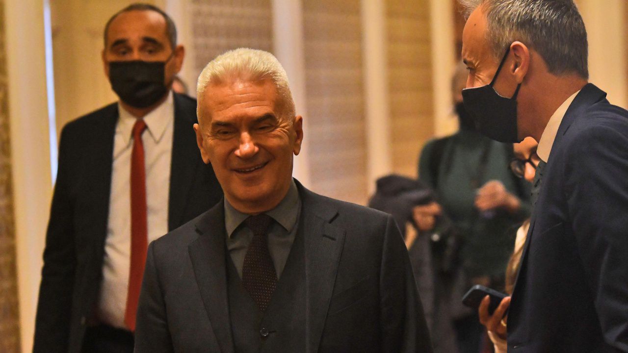 Волен Сидеров е задържан заради хулигански действия