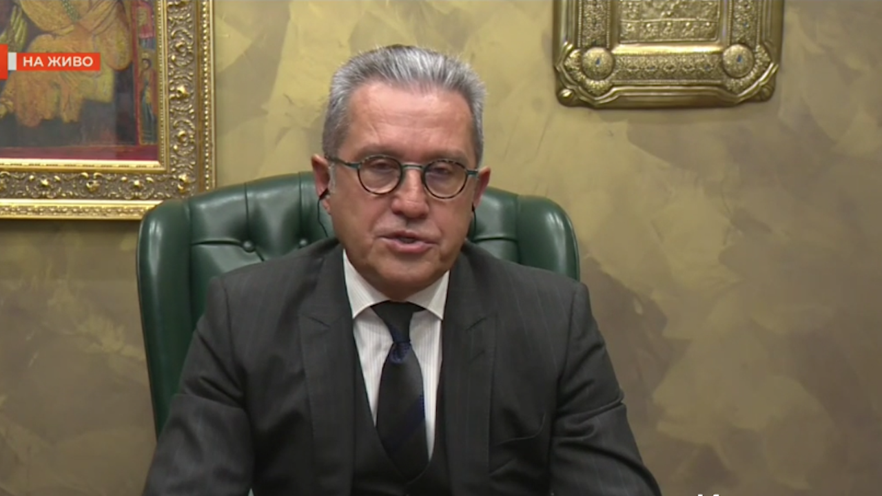 Протест блокира БНТ, Йордан Цонев участва в "Панорама" дистанционно и заяви: Това е силово налагане на малцинството