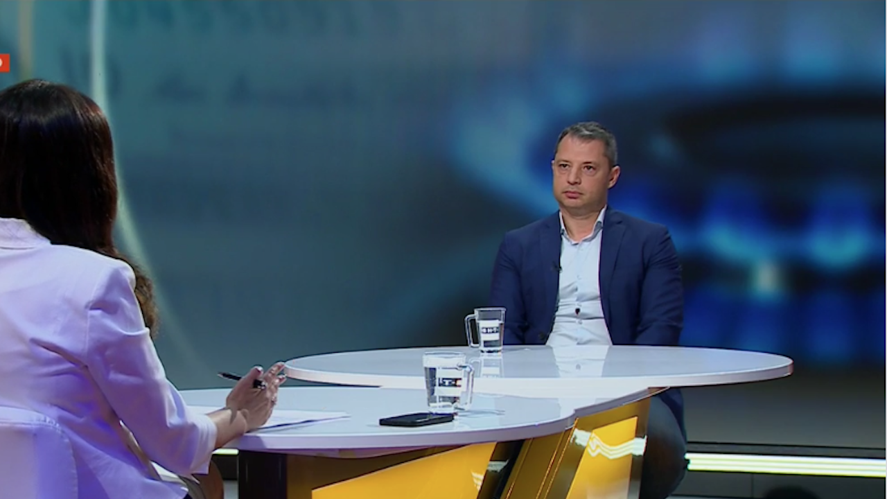 Делян Добрев: Правителството купува руски газ през посредници, за да взима комисионни