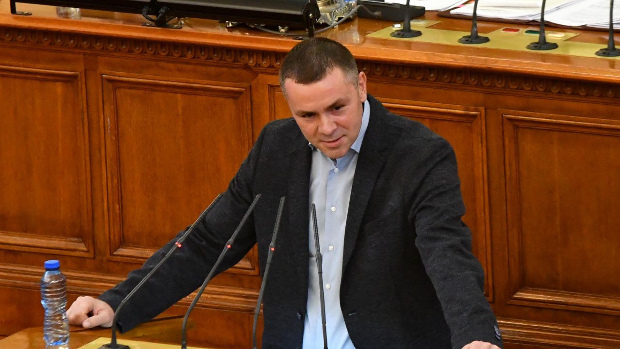 Ицо Хазарта към “Възраждане”: Шепа нещастни фашисти