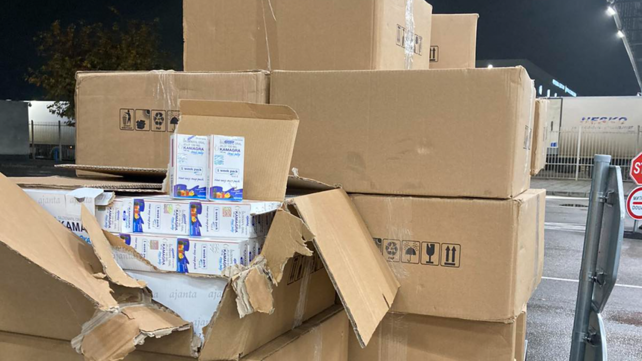 Иззеха над 13 хиляди опаковки сексуални стимуланти на „Капитан Андреево“