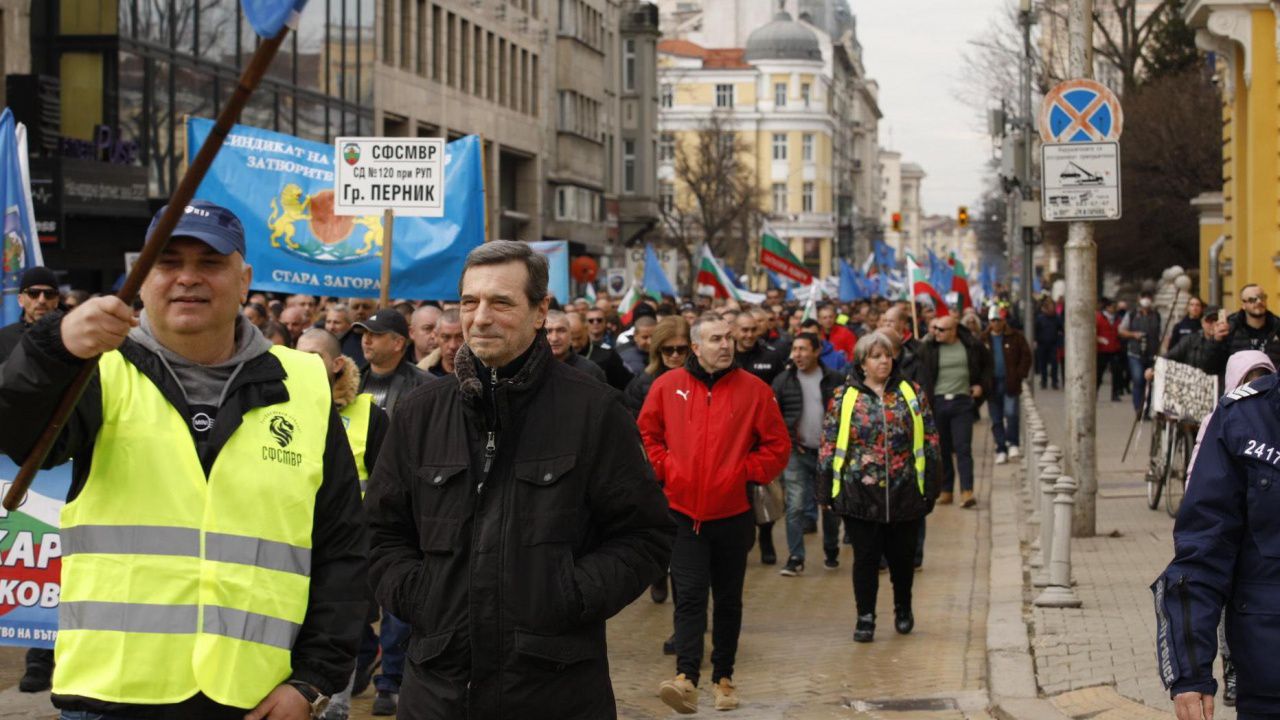 Полицаи и граничари излязоха на протест