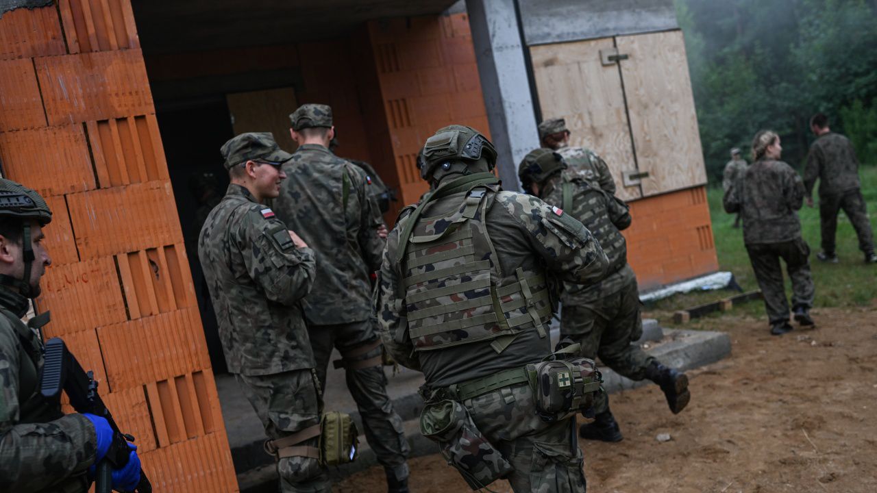САЩ и Индонезия започват военно учение, присъединяват се и японски сили