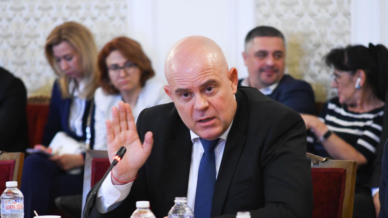 Гешев с голяма изненада за правната комисия, която го изслушва днес