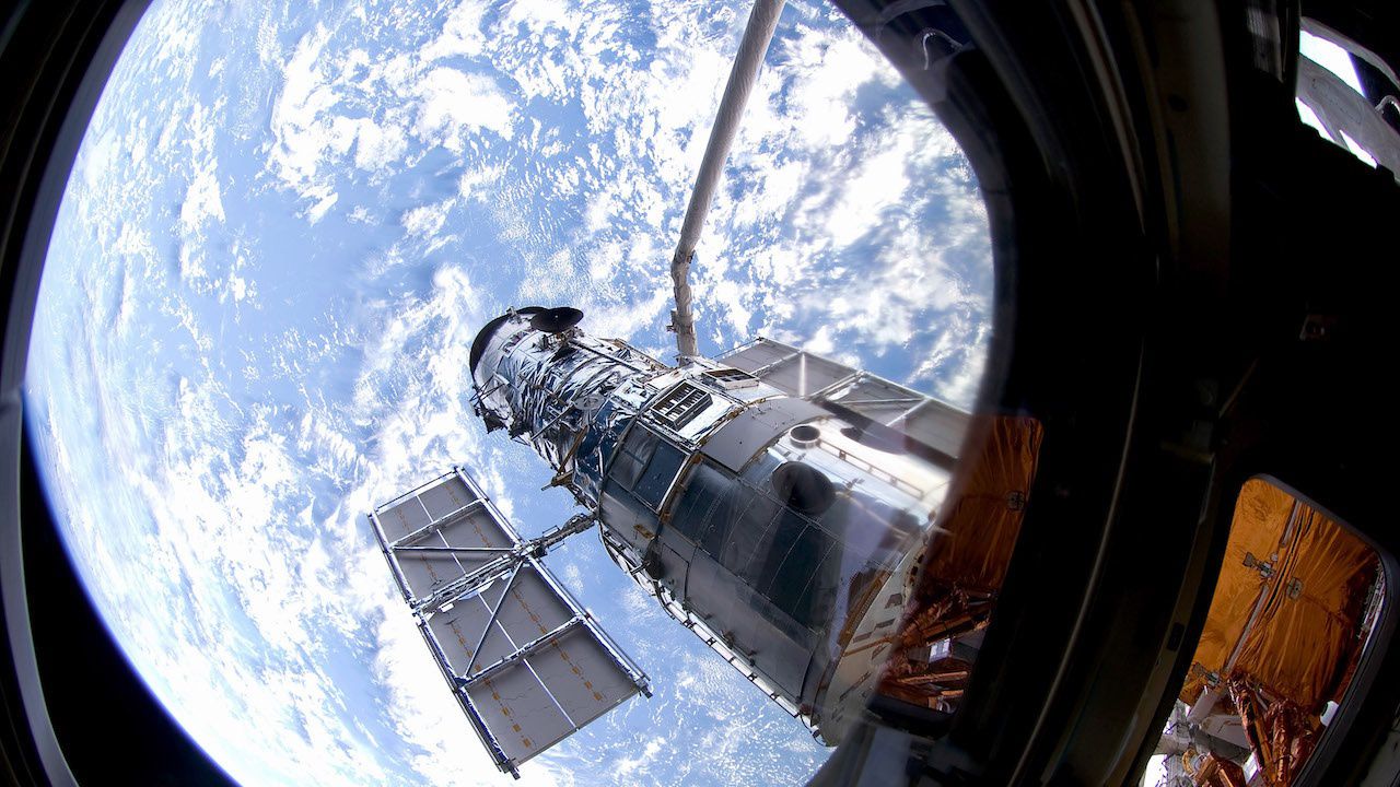 Русия връща на Земята повредената си капсула "Союз МС-22"