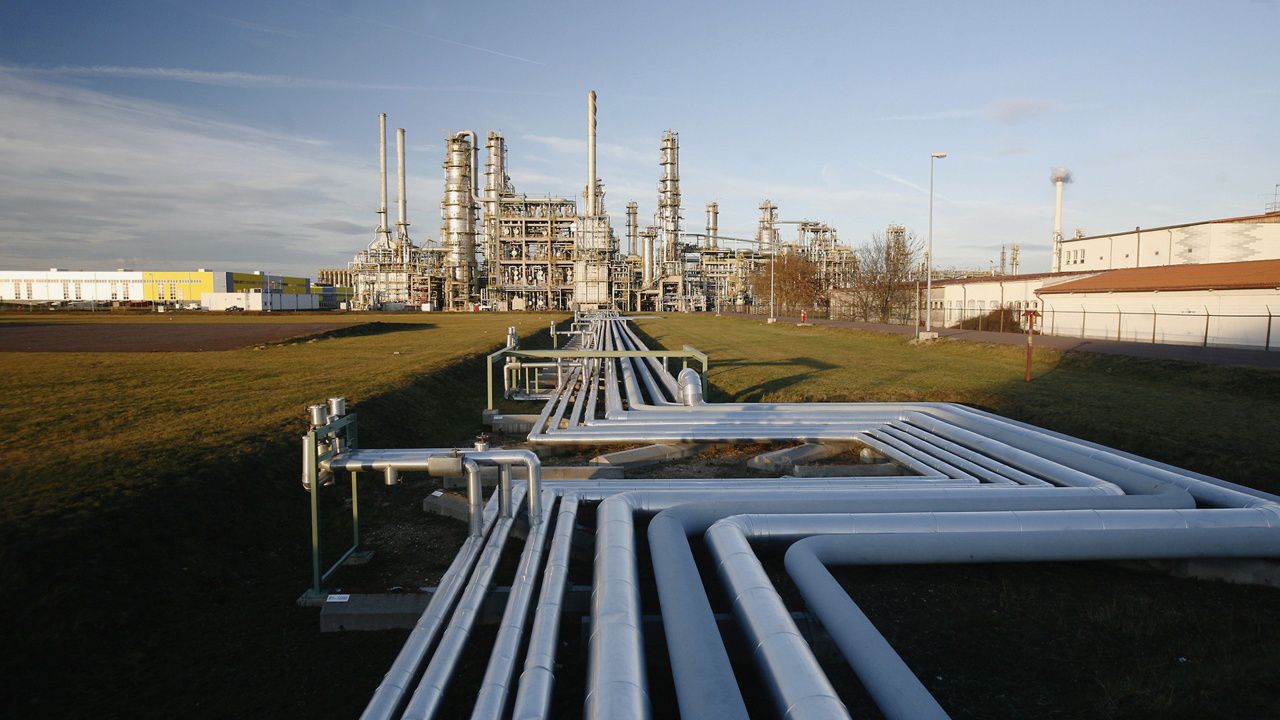 Продължават редовните транзитни доставки на руски газ към Европа през Украйна
