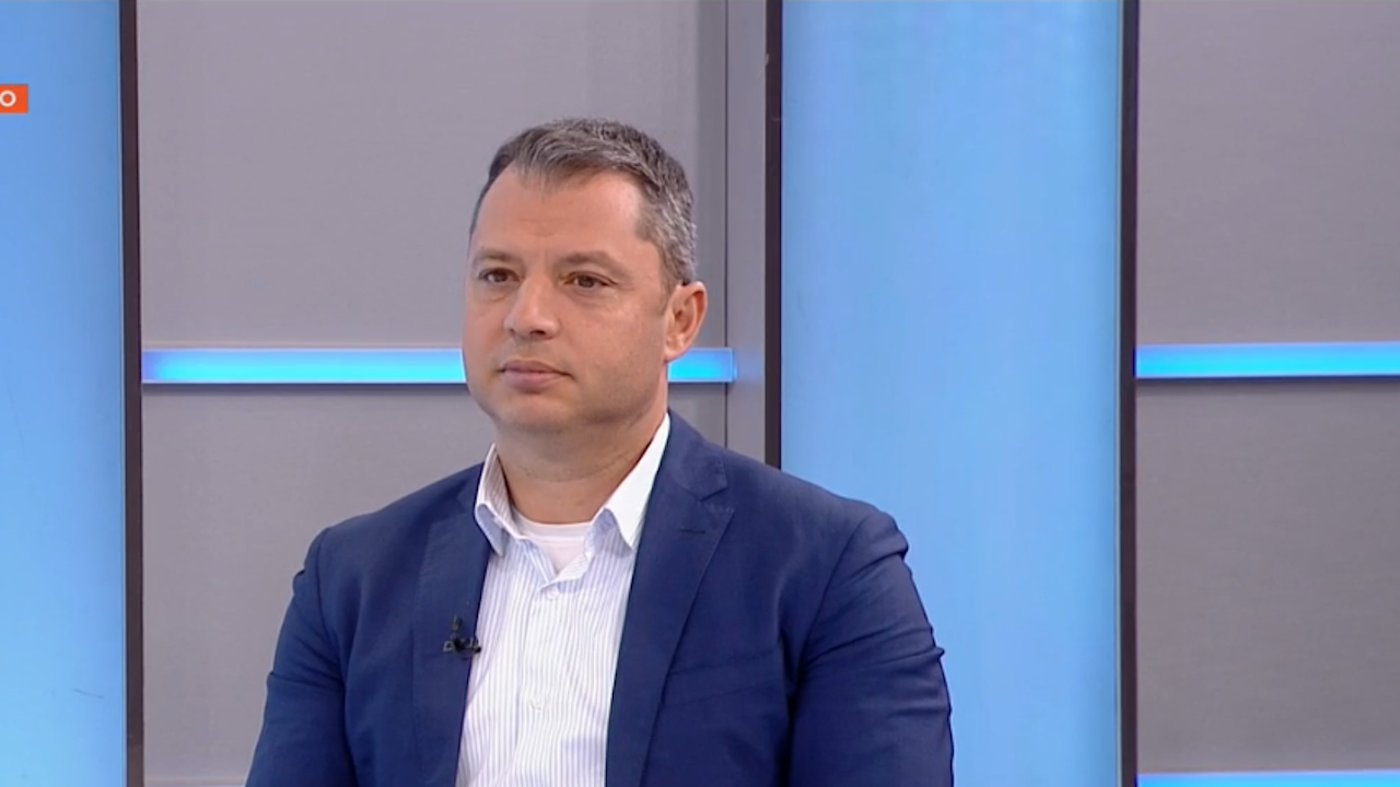 Делян Добрев: Купуваме батерии за милиарди вместо да инвестираме в енергийна ефективност
