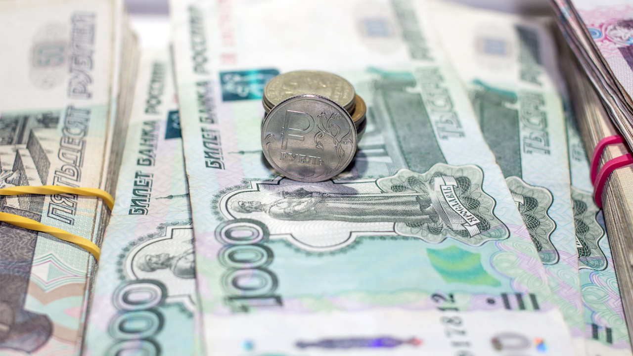 Агенция Фич понижи дългосрочния рейтинг на 32 руски банки