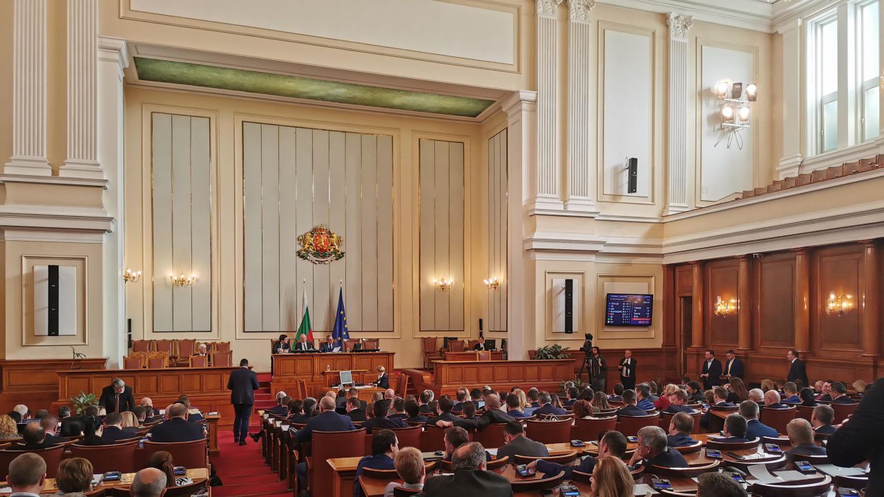 Алфа рисърч: 5% разлика между ГЕРБ и ПП, рекордно ниско одобрение за 48-ото НС