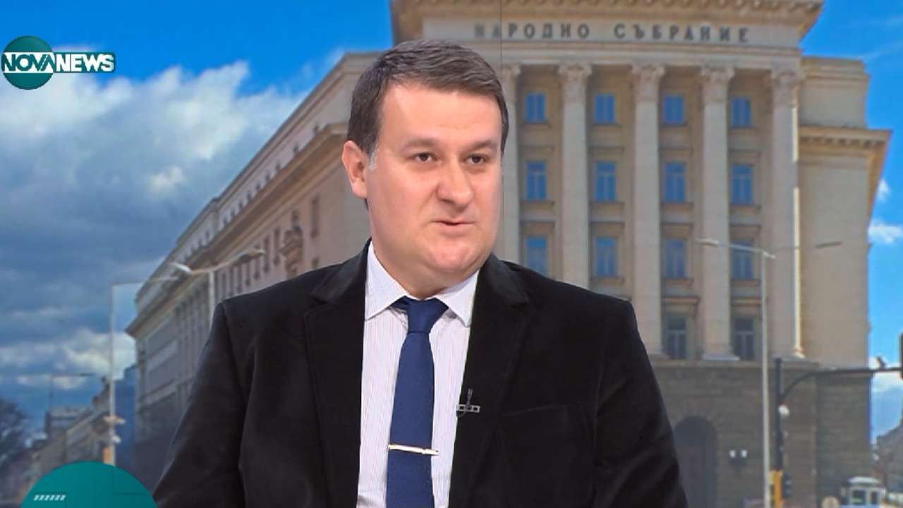 Доц. Милен Любенов за референдума за еврото: Президентът използва темата от гледна точка на личния си интерес