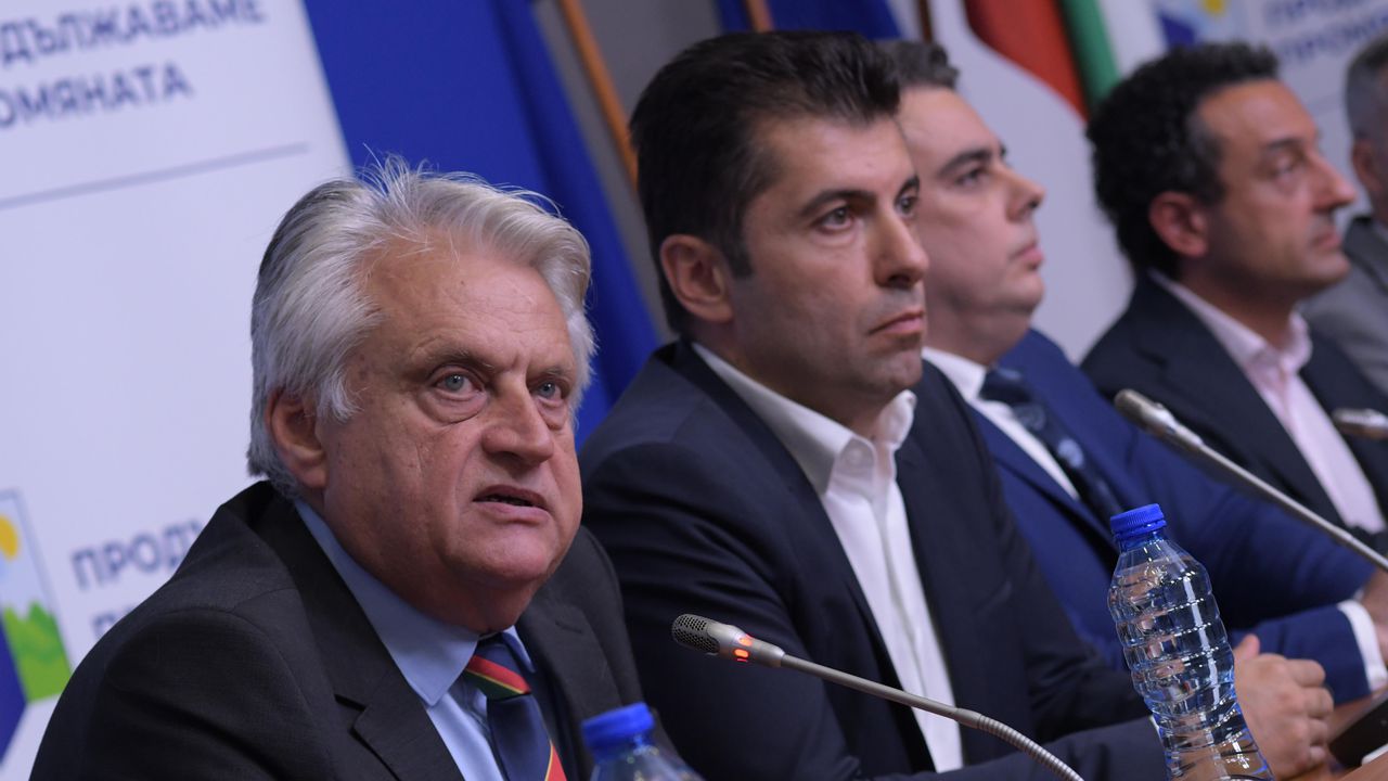 От Продължаваме промяната отговориха на Даниел Митов за иконите с документи