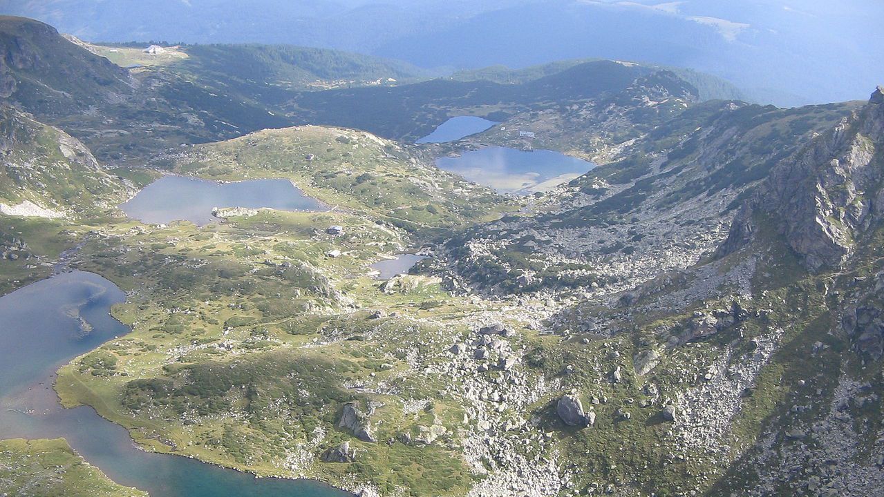 17-годишен пострада след скок от скала в района на Седемте рилски езера