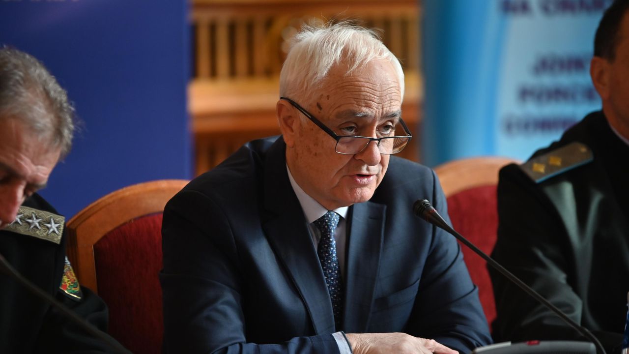 Атанас Запрянов: България все още няма отговор от САЩ за покупката на "Хаймарс"