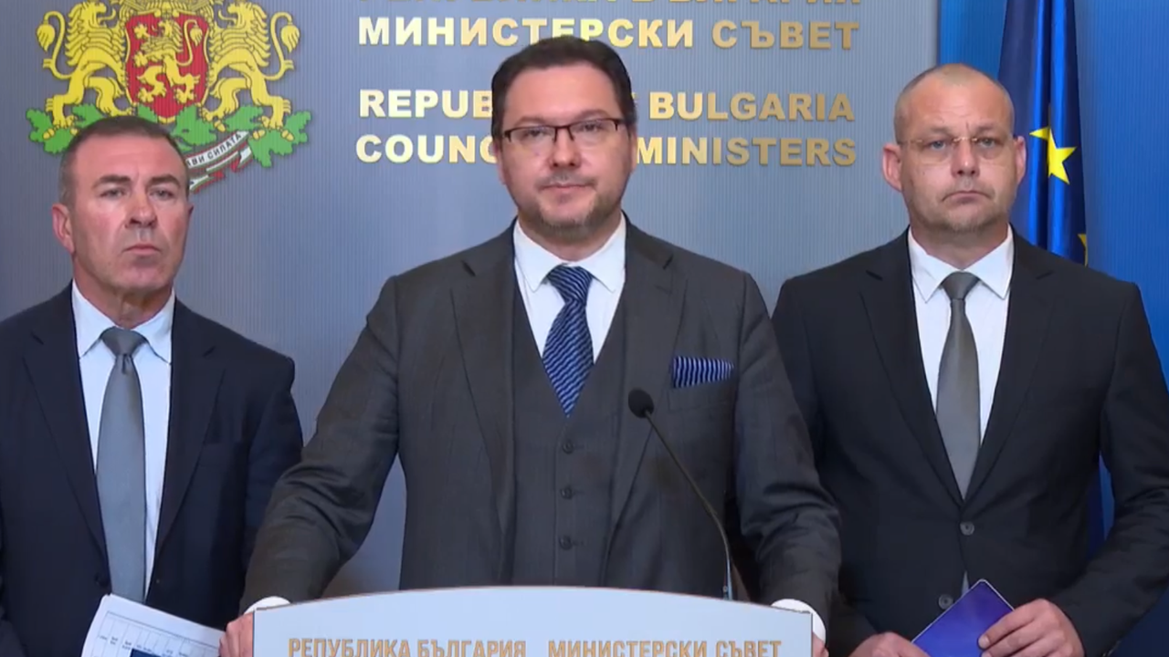 Митов: На 26.04.2022 г. лично Бойко Рашков е подписал за 30 000 икони