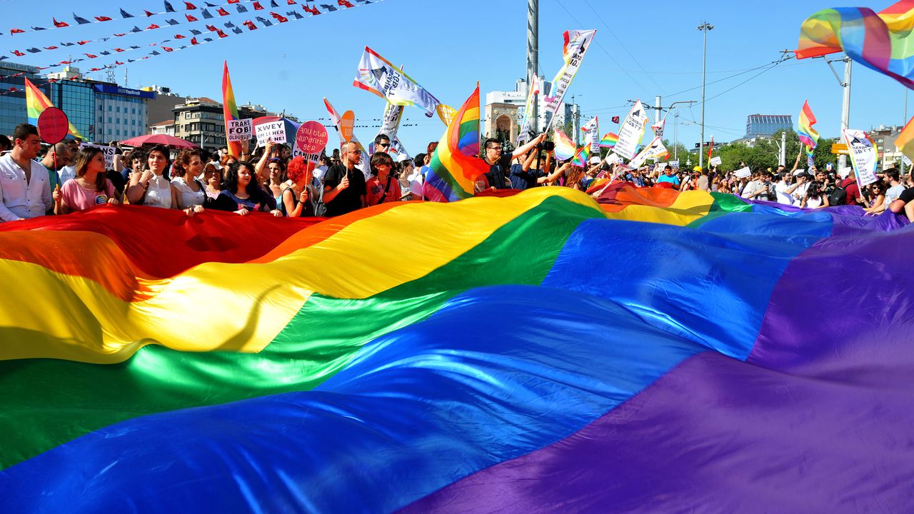 Ежегодният гей парад се очаква да се състои днес в