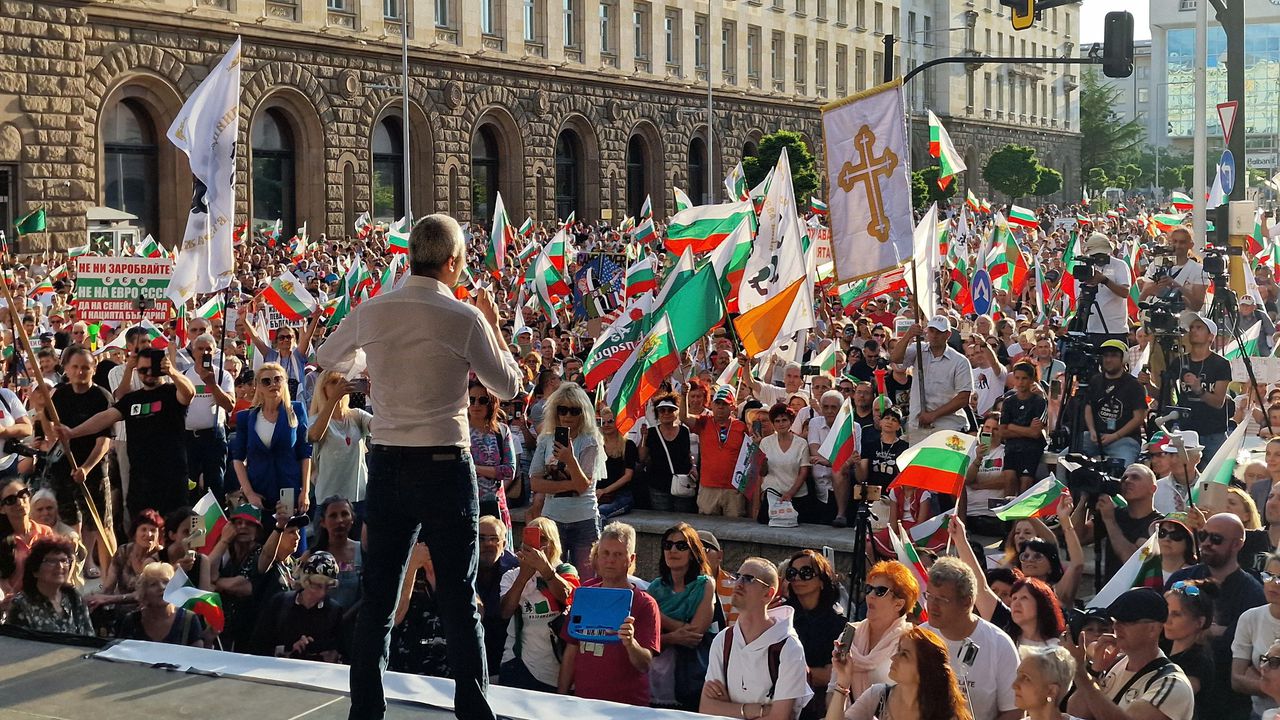 Протест за защита на еврото в София, Благоевград, Арбанаси, Варна, Сливен и Ямбол