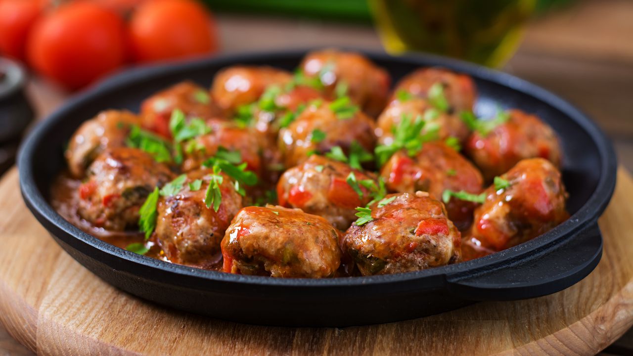 Рецепта за вкусни кюфтета по чирпански: готвенето отнема по-малко от час