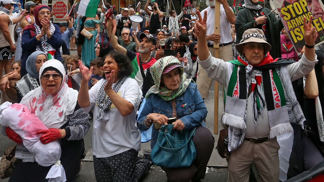 Пропалестински протест се провежда днес на гръцкия остров Родос, където